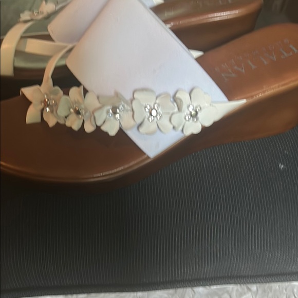 Italian Shoemakers White Floral Sandals - Picture 2 of 5